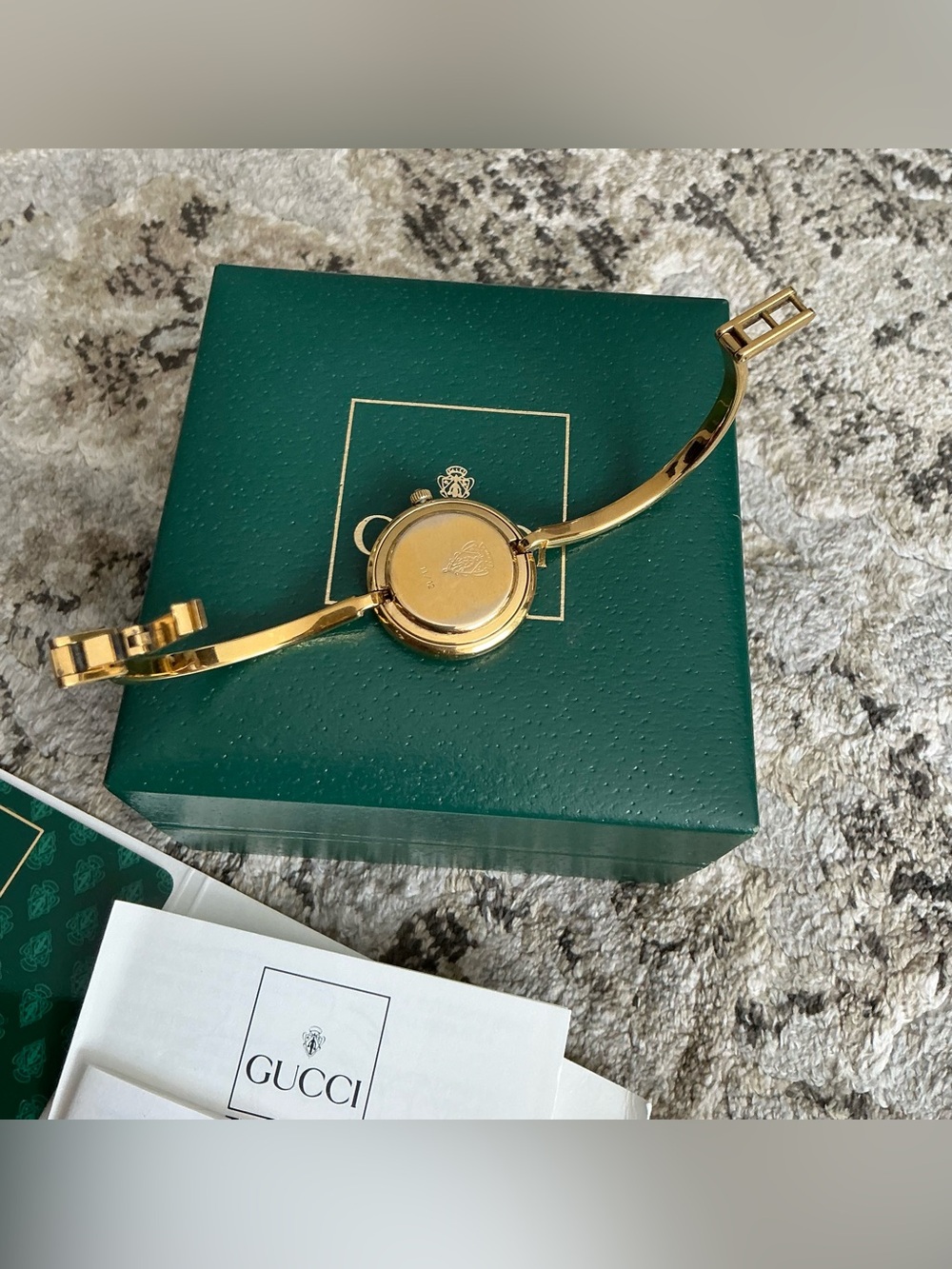 Gucci DRESSY Bangle Watch set with Interchangeable bezels❤️🔥❤️🔥❤️🔥 - Picture 12 of 15